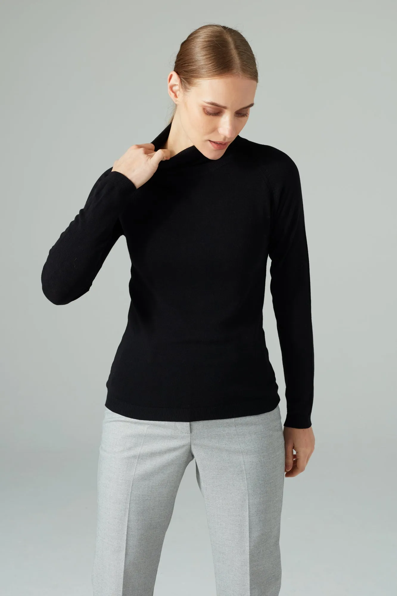 BLACK FITTED ROLL NECK JUMPER